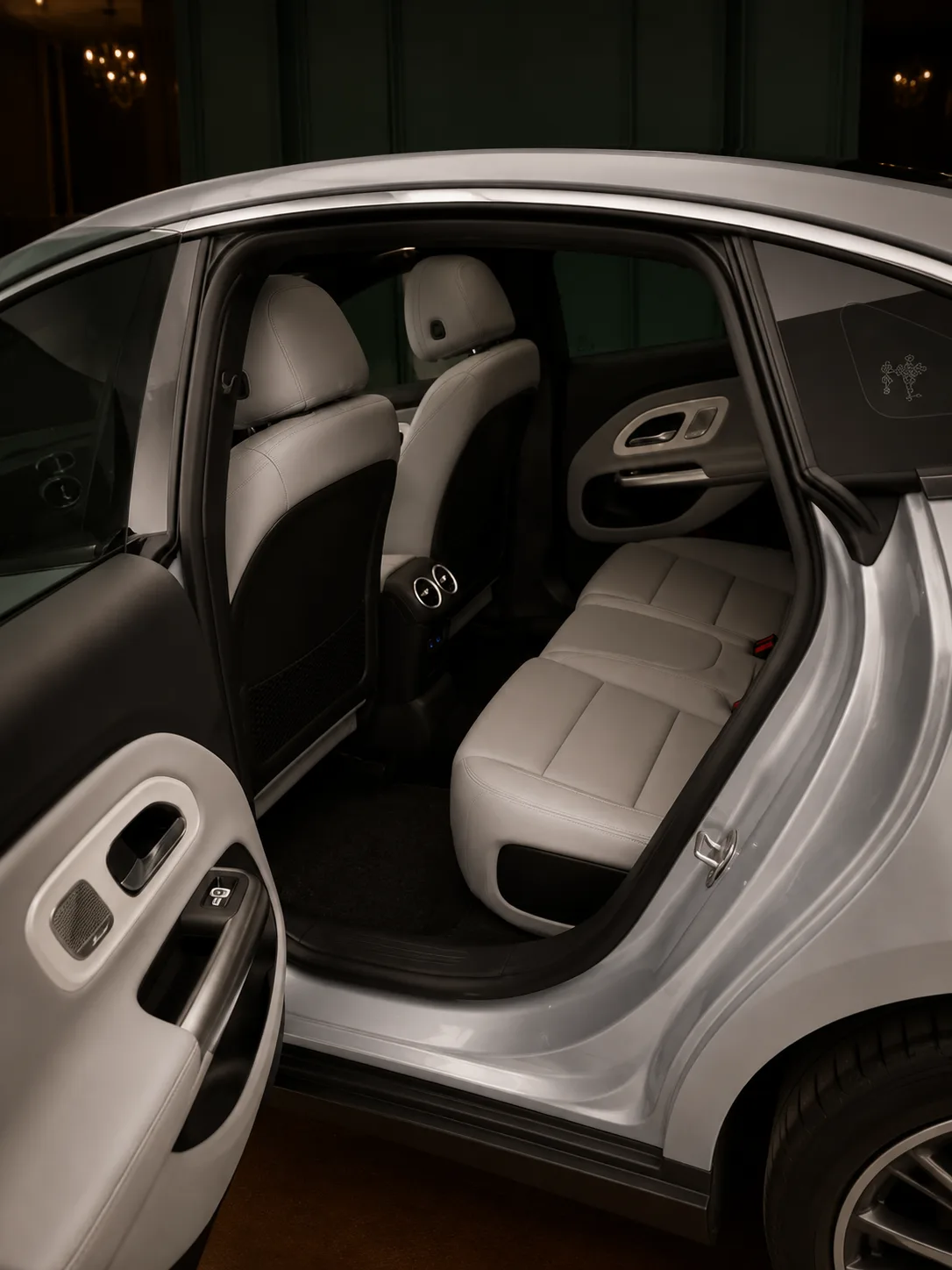 CLA EV  300 L — photo 5